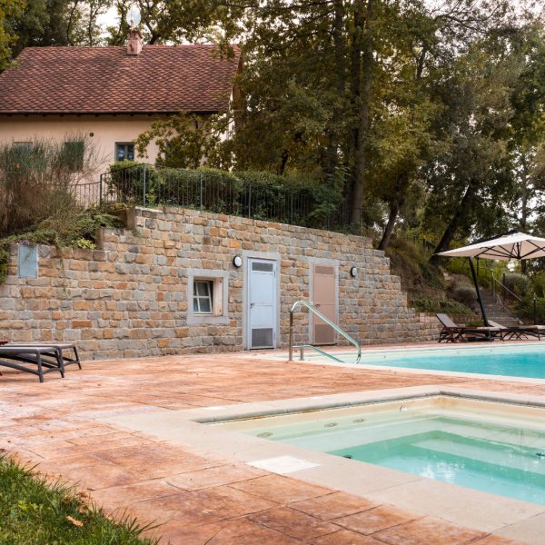 Guardiolo | Luxury Tuscan Folly for 6 with A/C and Pool