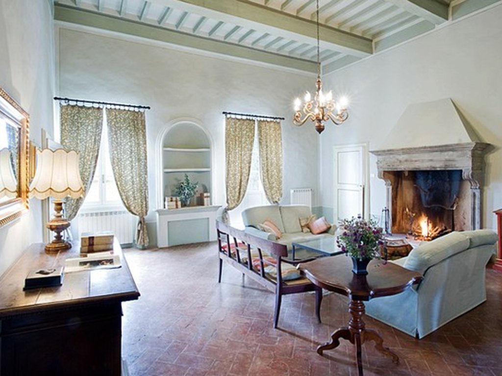 Villa Donati | An historic villa for 14 on the Tuscan hills