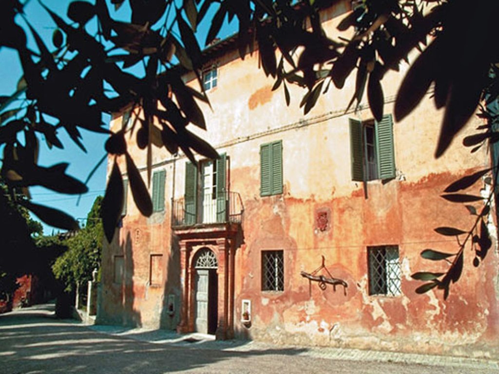 Villa Donati | An historic villa for 14 on the Tuscan hills