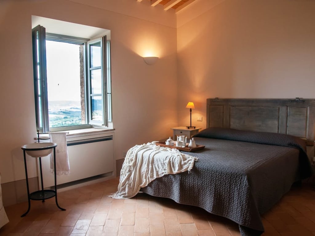 Aceronina | San Casciano dei Bagni villa for six with pool 