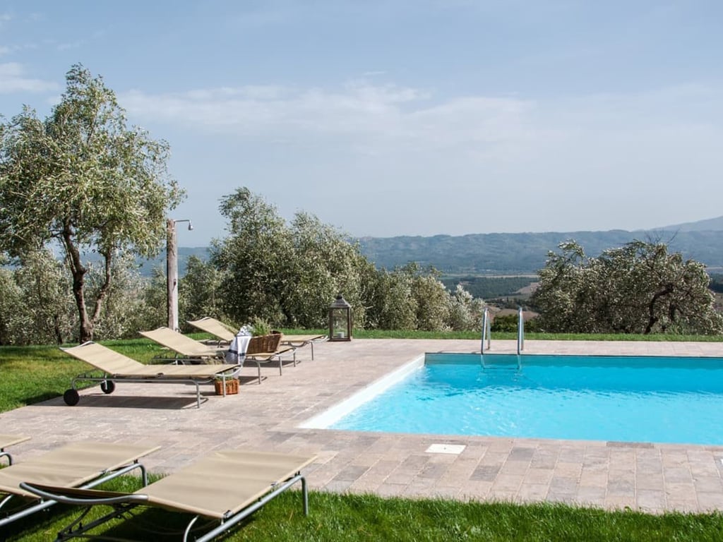 Aceronina | San Casciano dei Bagni villa for six with pool 