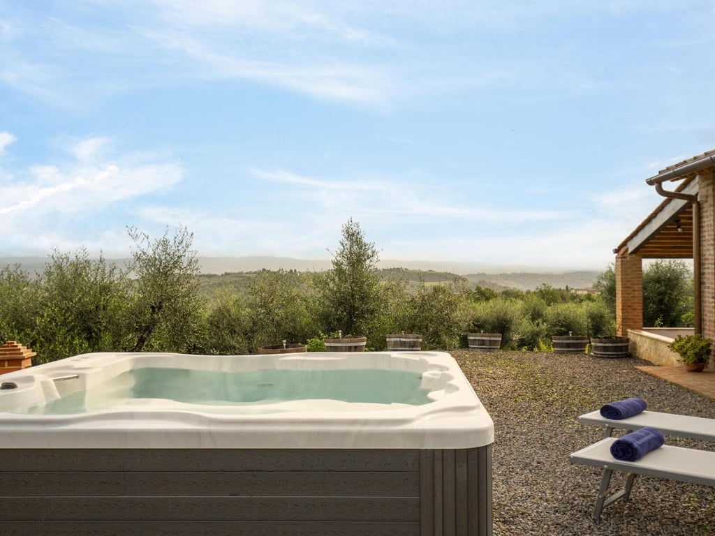 Casa Andrea | San Gimignano cottage for 4 with a hot tub
