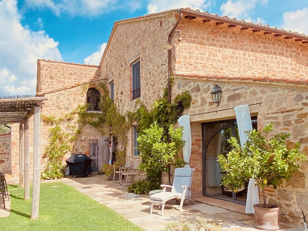 Casa del Pastore | UNESCO Val d'Orcia Villa with 16m Infinity Pool and Mt. Amiata Views