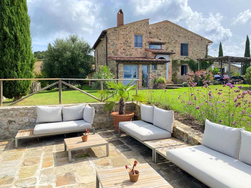 Casa del Pastore | UNESCO Val d'Orcia Villa with 16m Infinity Pool and Mt. Amiata Views