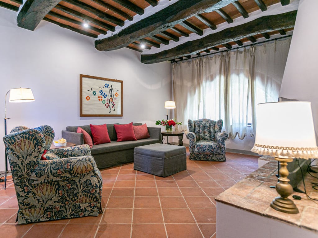 Casa Livio | Apartment and Hot-Tub with private garden in Chianti