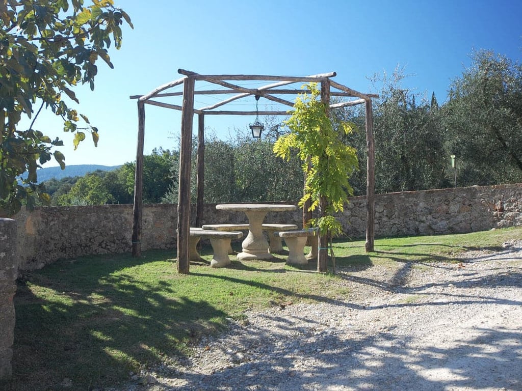 Damiano | Tuscan cottage with shaded patio and expansive views