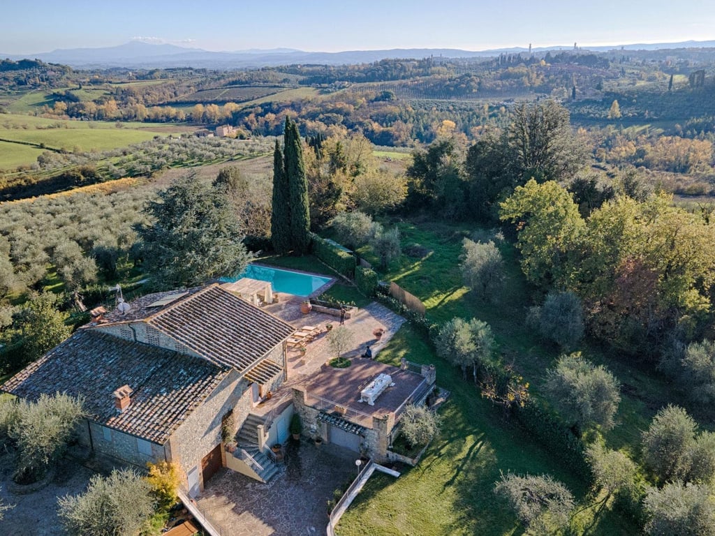 Fienile | Elegant Siena Villa for 10 with Fenced Saltwater Pool and Spa