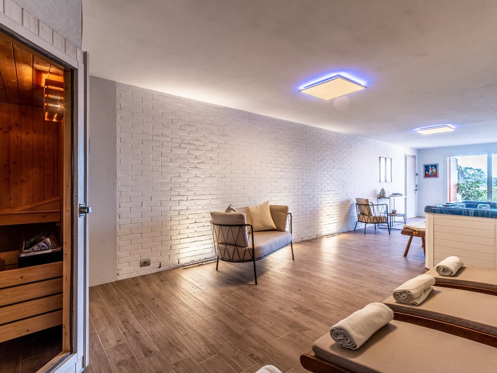 Fienile | Elegant Siena Villa for 10 with Fenced Saltwater Pool and Spa