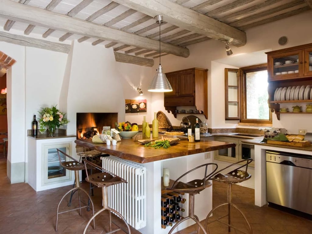 Pipistrelli | Luxury villa and pool in private woods near Siena