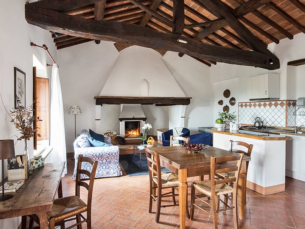 Ropoli Sopra | A Tuscan farmhouse with loggia close to Siena