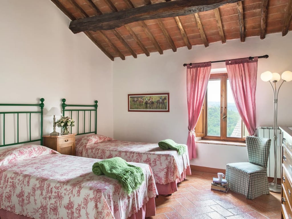 Ropoli Sopra | A Tuscan farmhouse with loggia close to Siena