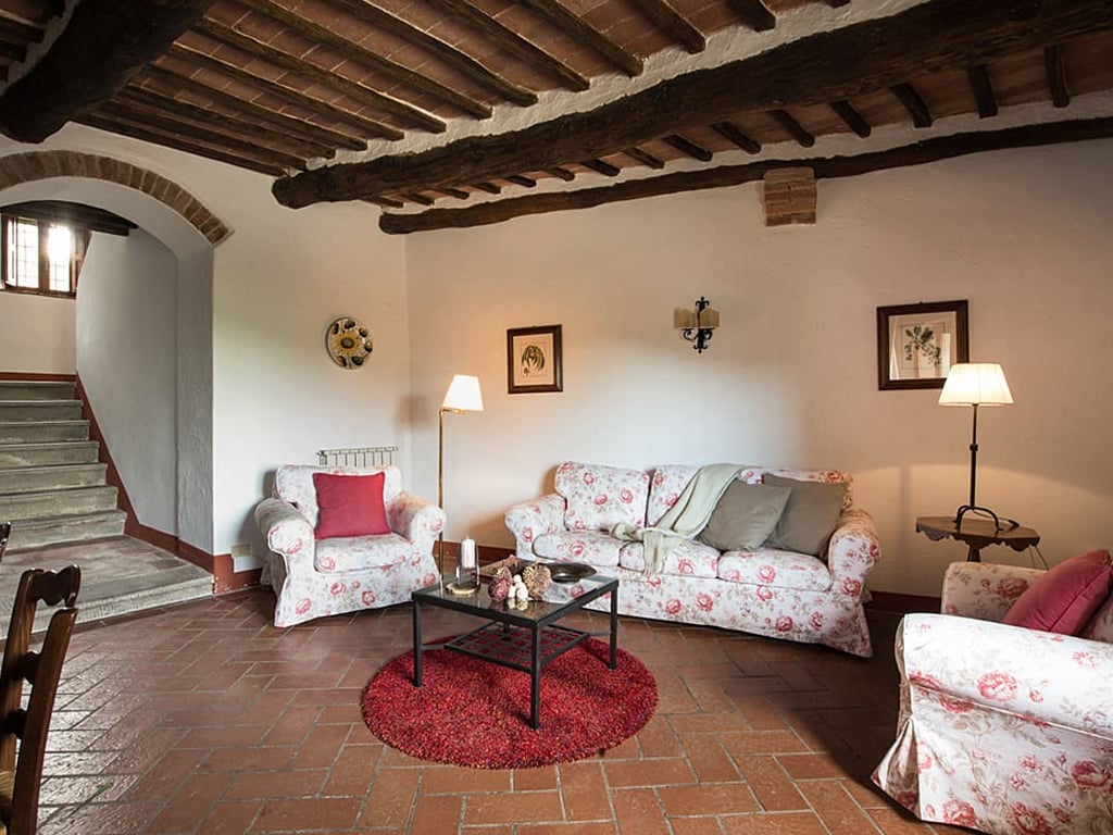 Ropoli Sotto | A Tuscan farmhouse set in an olive grove