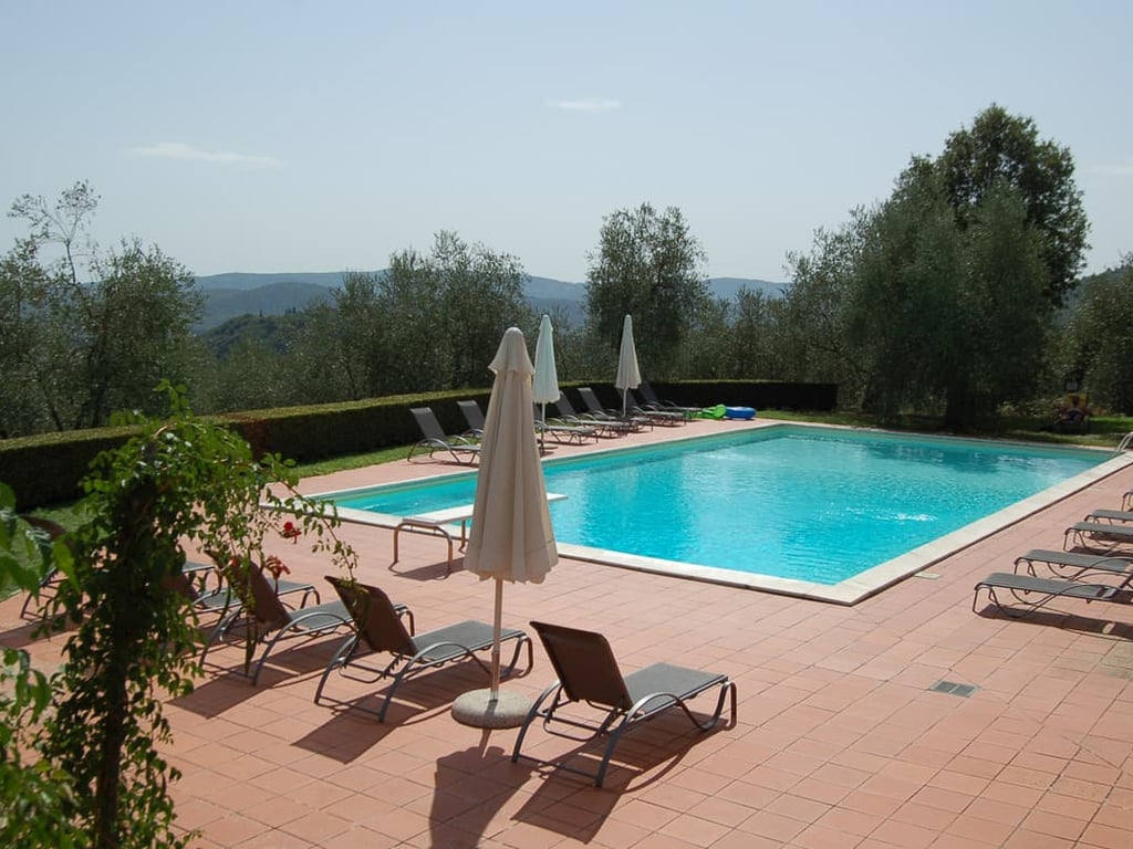 Ropoli Sotto | A Tuscan farmhouse set in an olive grove
