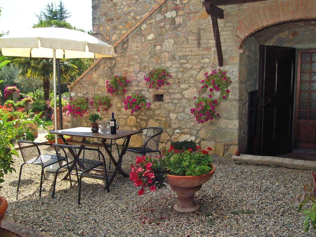 Rustico | Agriturismo for 4 with a shared pool, by Casole d'Elsa