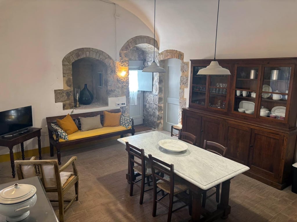 Stigliano: Tower One | Apartment for two in a Siena medieval watchtower