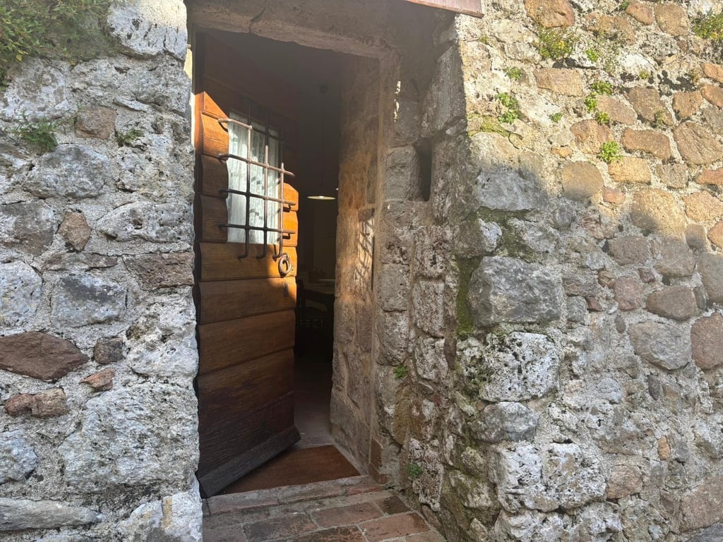 Stigliano: Tower One | Apartment for two in a Siena medieval watchtower