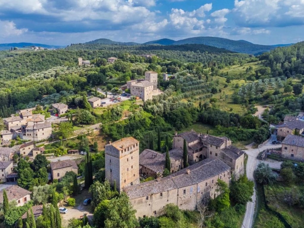 Stigliano: Tower Three | Apartment in a medieval Sienese tower