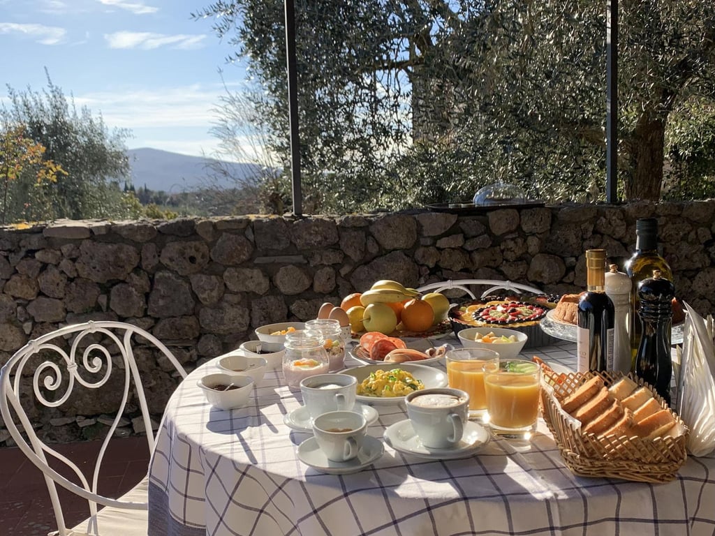 Trebbiano | Cottage for two with shared pool near Siena