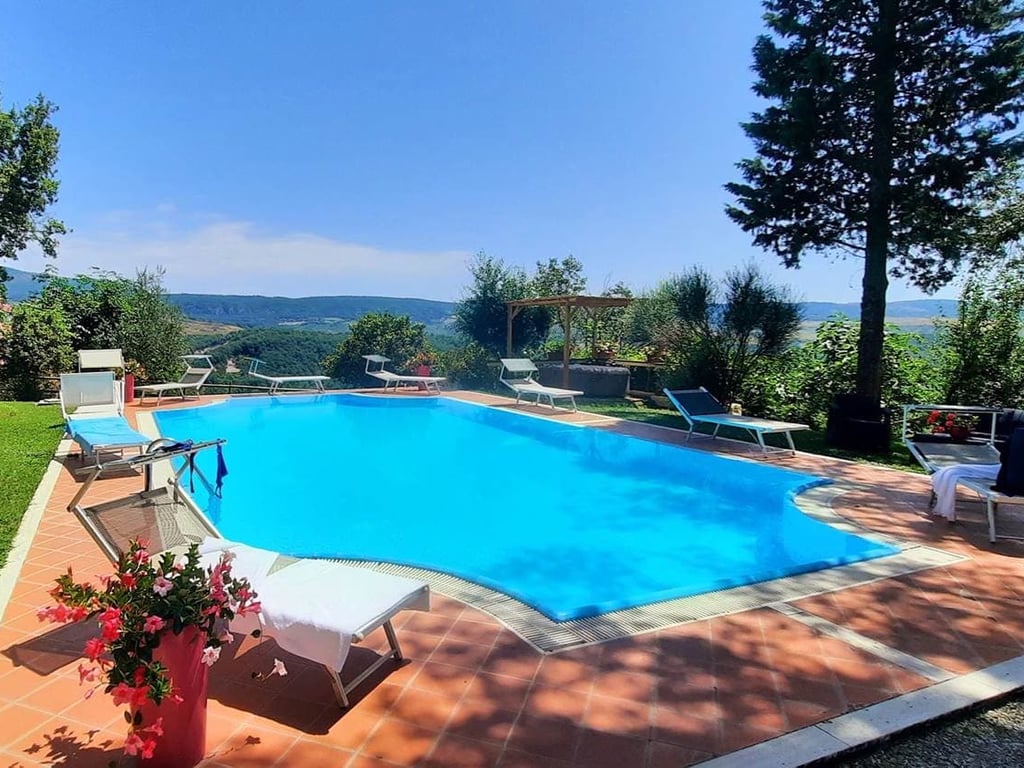 Villa Bianca | Elegant villa for 26 in the Val d'Orcia