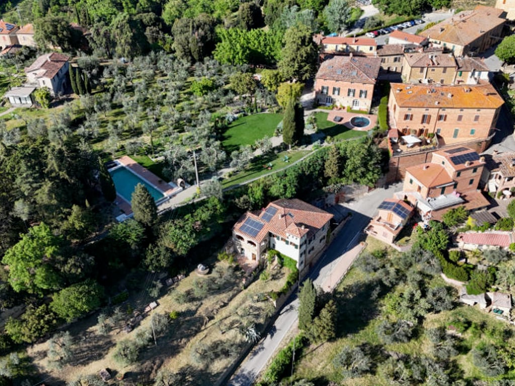 Villa Castelmuzio | Village Villa for 18 near Pienza with pool and AC.
