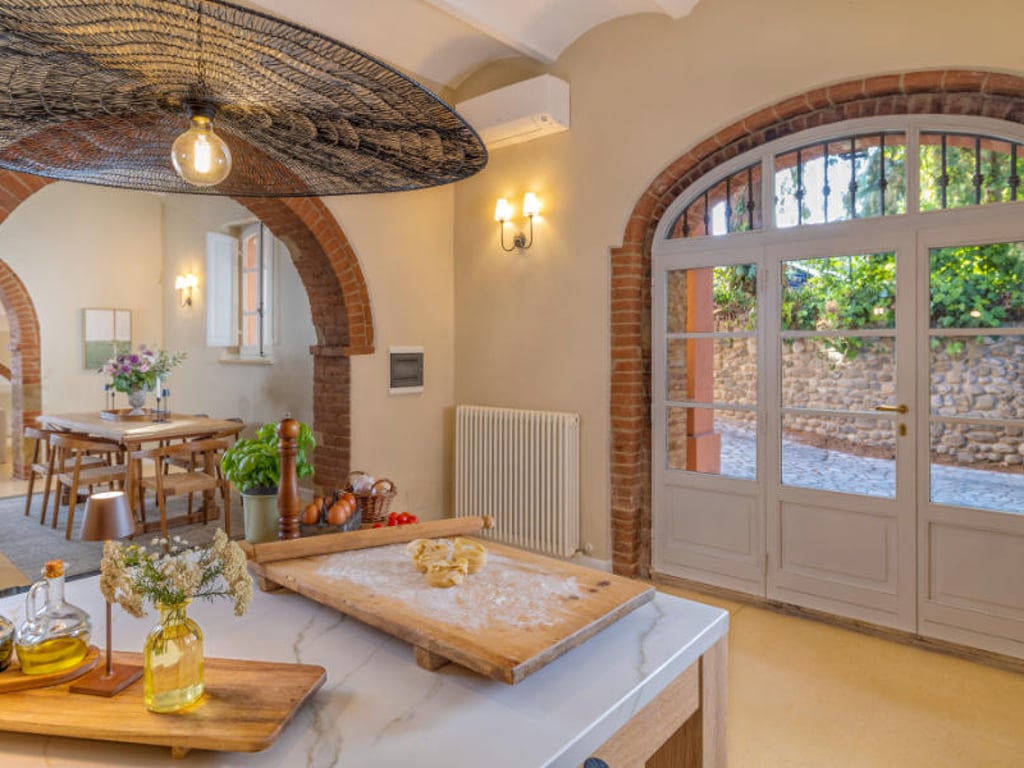 Villa Castelmuzio | Village Villa for 18 near Pienza with pool and AC.