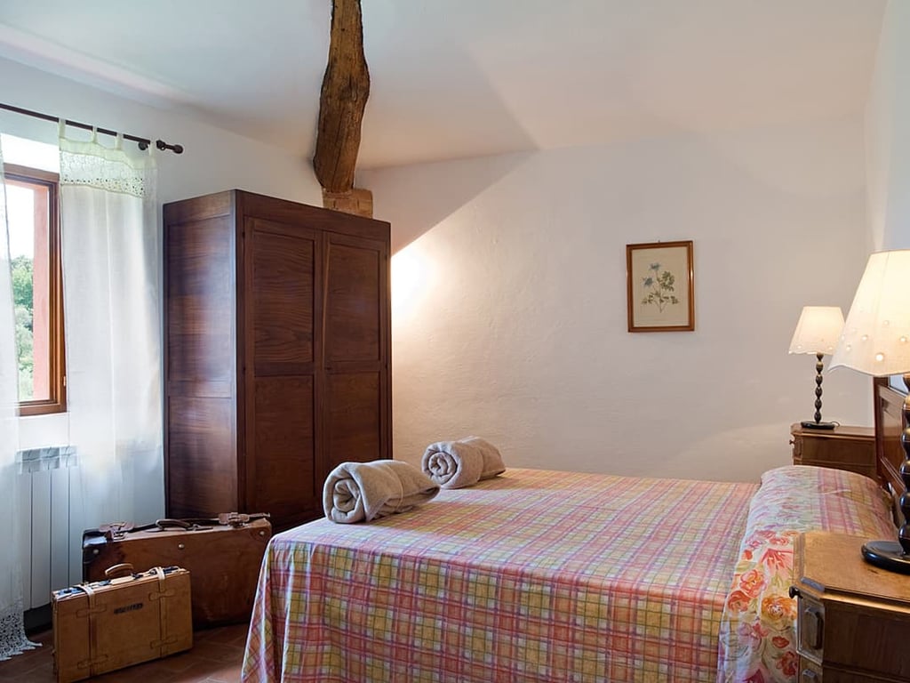 Virginia B | Villa for 4 on an historic Tuscan farming estate