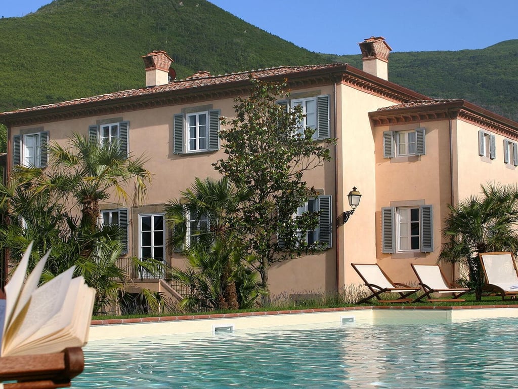 Antica | A 17th century villa for 12 close to Lucca