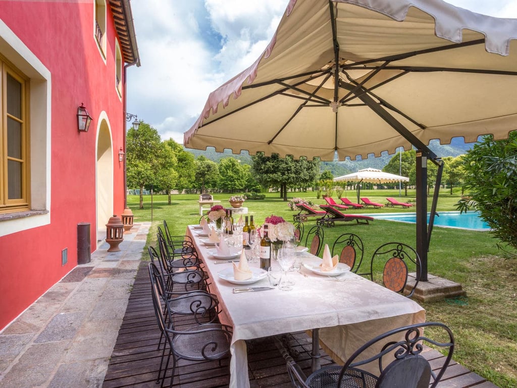 Salviati | A luxury villa with a private lake close to Lucca