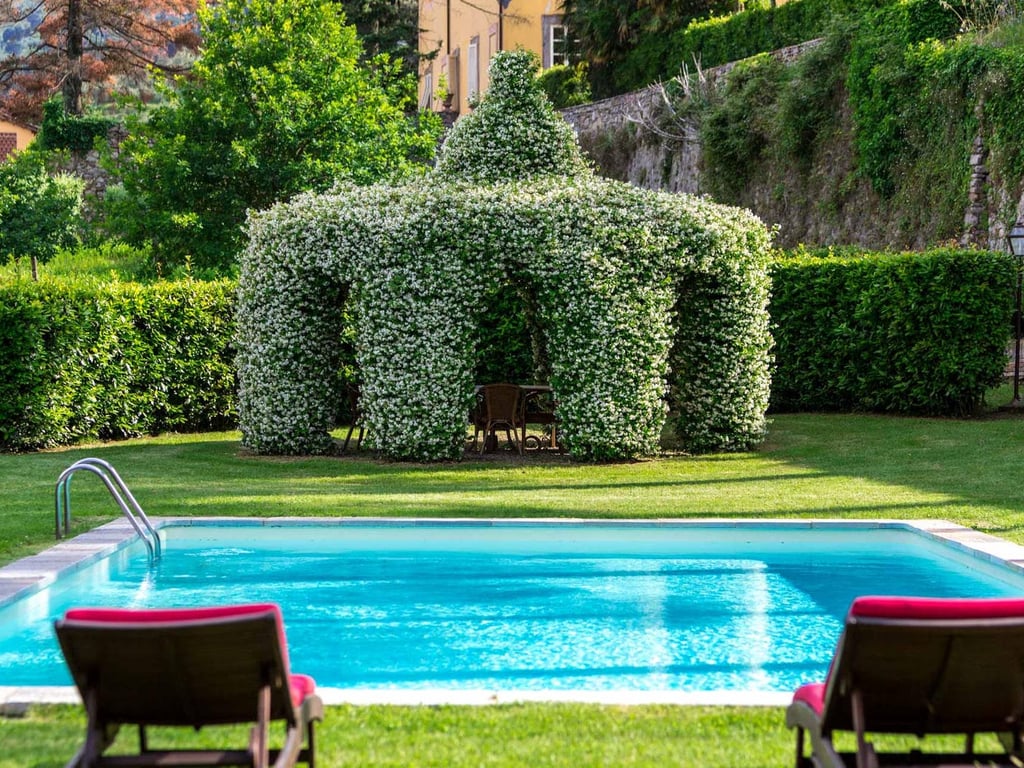 Salviati | A luxury villa with a private lake close to Lucca