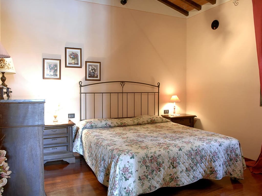 Treggiaia | Small Villa with Pool, Tennis Court, and Train Access to Florence