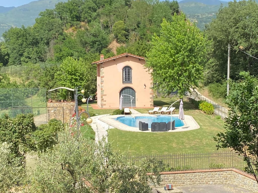 Treggiaia | Small Villa with Pool, Tennis Court, and Train Access to Florence
