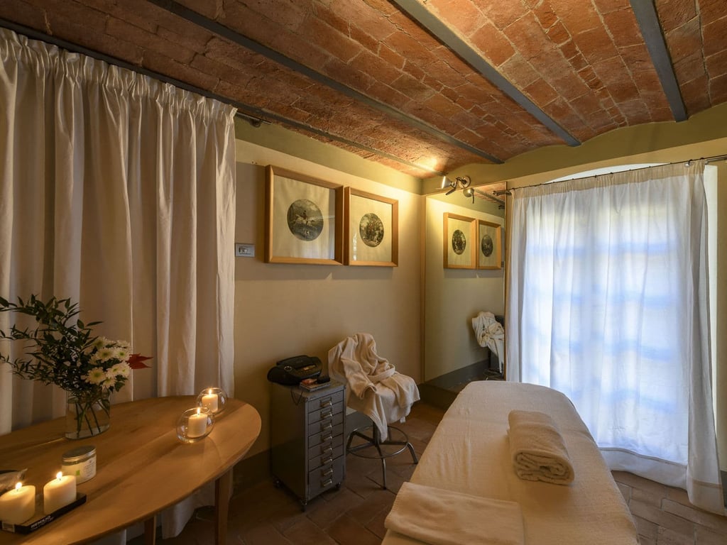 Borgo Rinnovato | 6 Tuscan Villas and two pools for 46 guests 