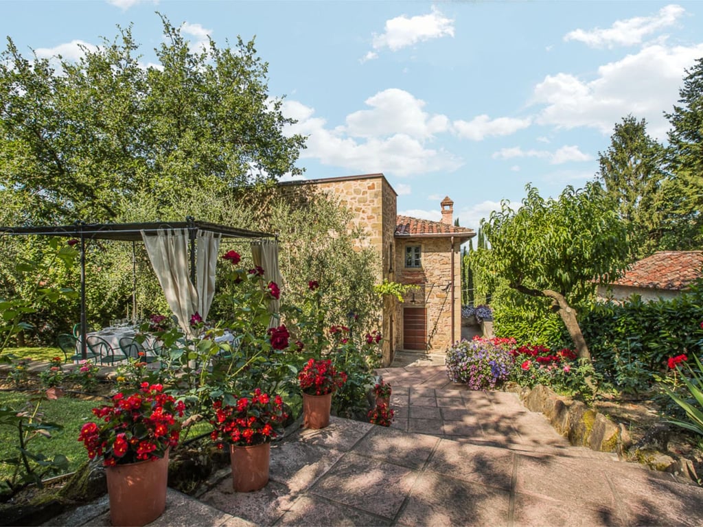Francesca | Luxury Tuscan villa with pool & hot-tub