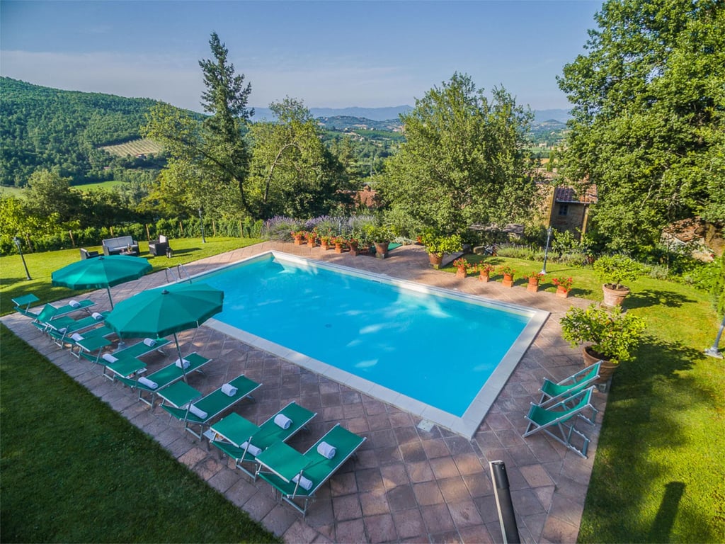 Francesca | Luxury Tuscan villa with pool & hot-tub