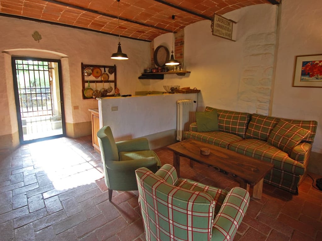Guardiano | Historic Tuscan villa for 5 with pool