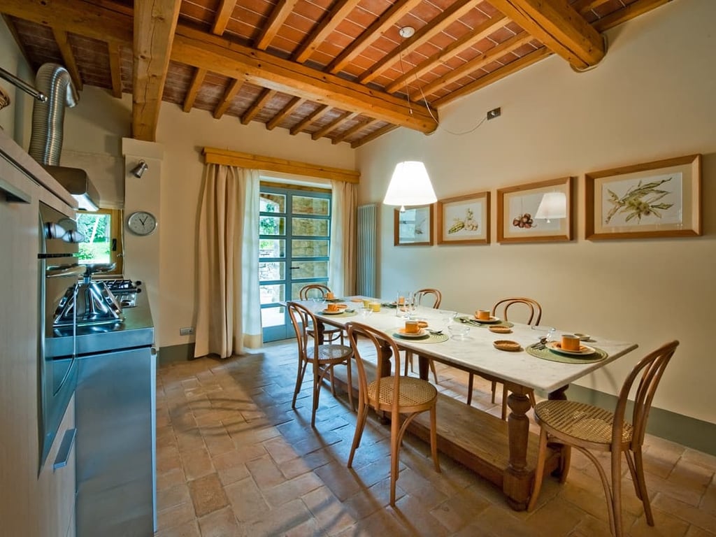 Lunetta | Luxury villa and shared pool in Tuscan hamlet