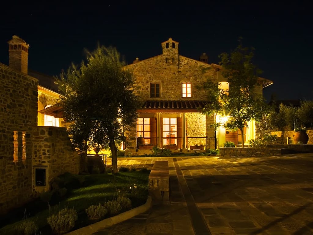 Portico | Elegant villa for 8 with shared pool in Tuscan Hamlet