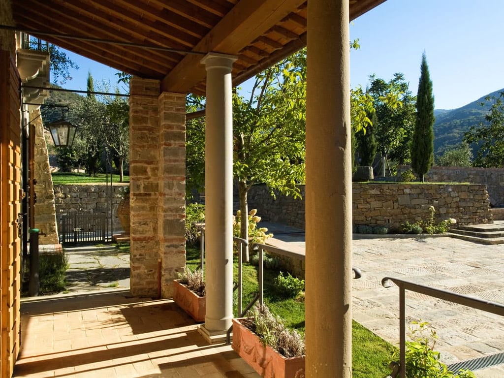 Portico | Elegant villa for 8 with shared pool in Tuscan Hamlet