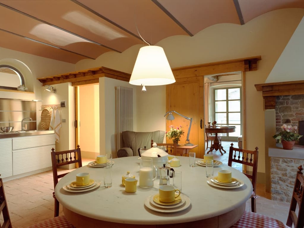 Portico | Elegant villa for 8 with shared pool in Tuscan Hamlet