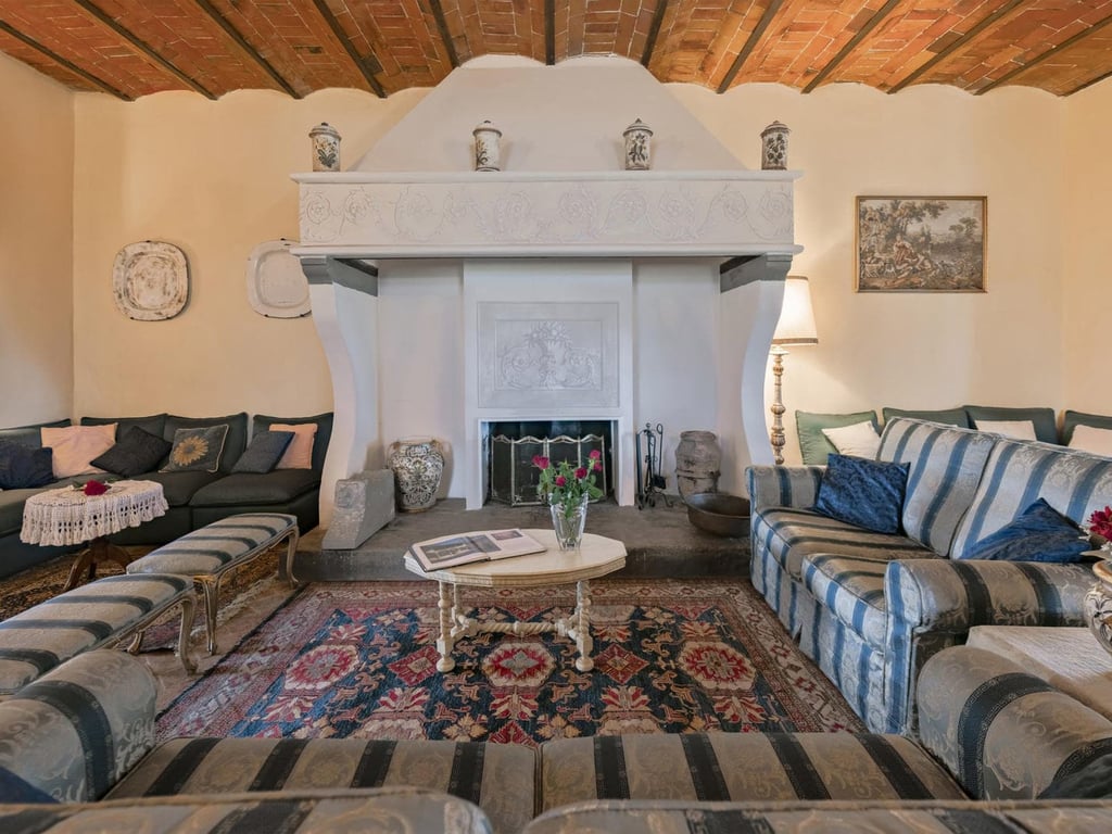 Villa Anatra | Tuscan Villa and Pool for 18