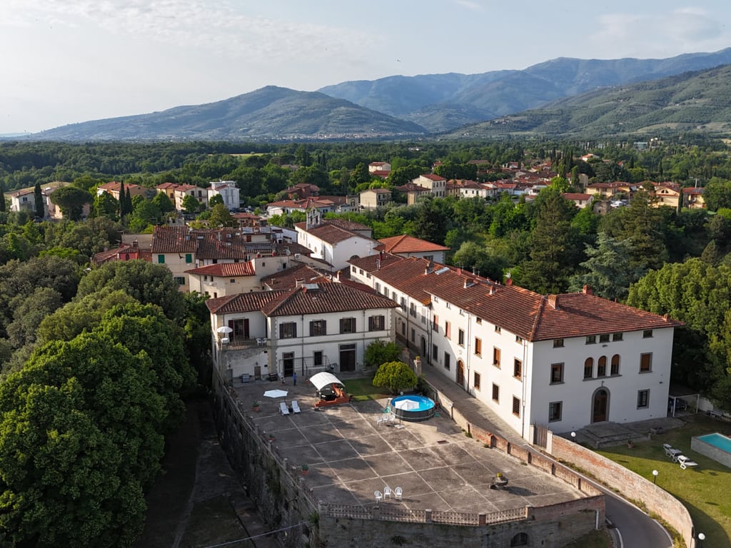 Villa Cicogna | Historic palazzo at the edge of a Tuscan village