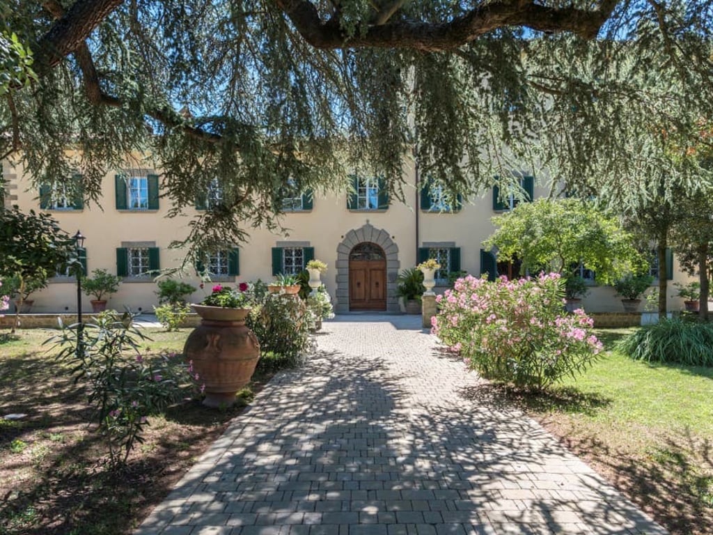 Villa Cortona | Historic Wedding Villa for 18 close to Cortona with pool