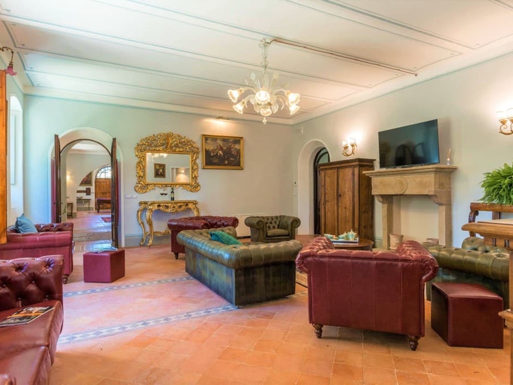 Villa Cortona | Historic Wedding Villa for 18 close to Cortona with pool