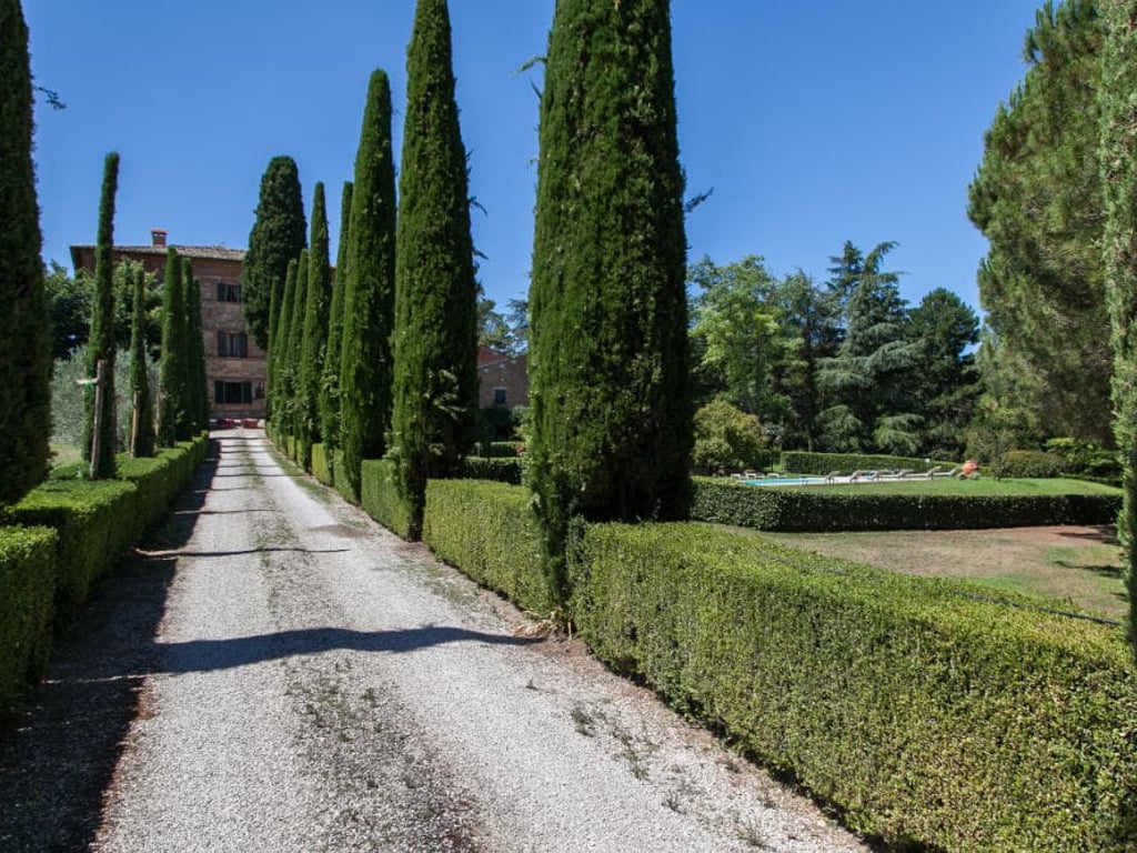 Villa Lucignano | Historic 18th-Century Villa for 18 in Lucignano