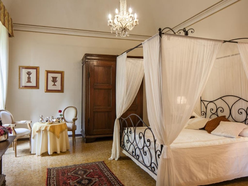 Villa Lucignano | Historic 18th-Century Villa for 18 in Lucignano