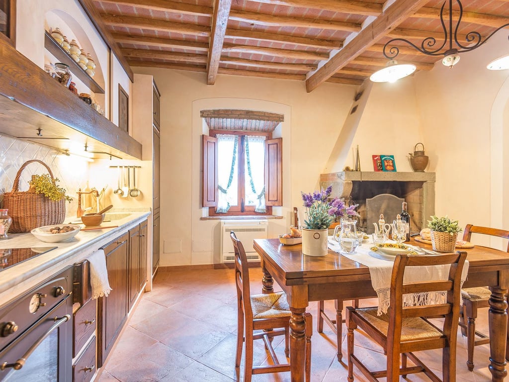 Ambra | Tuscan apartment in a historic building