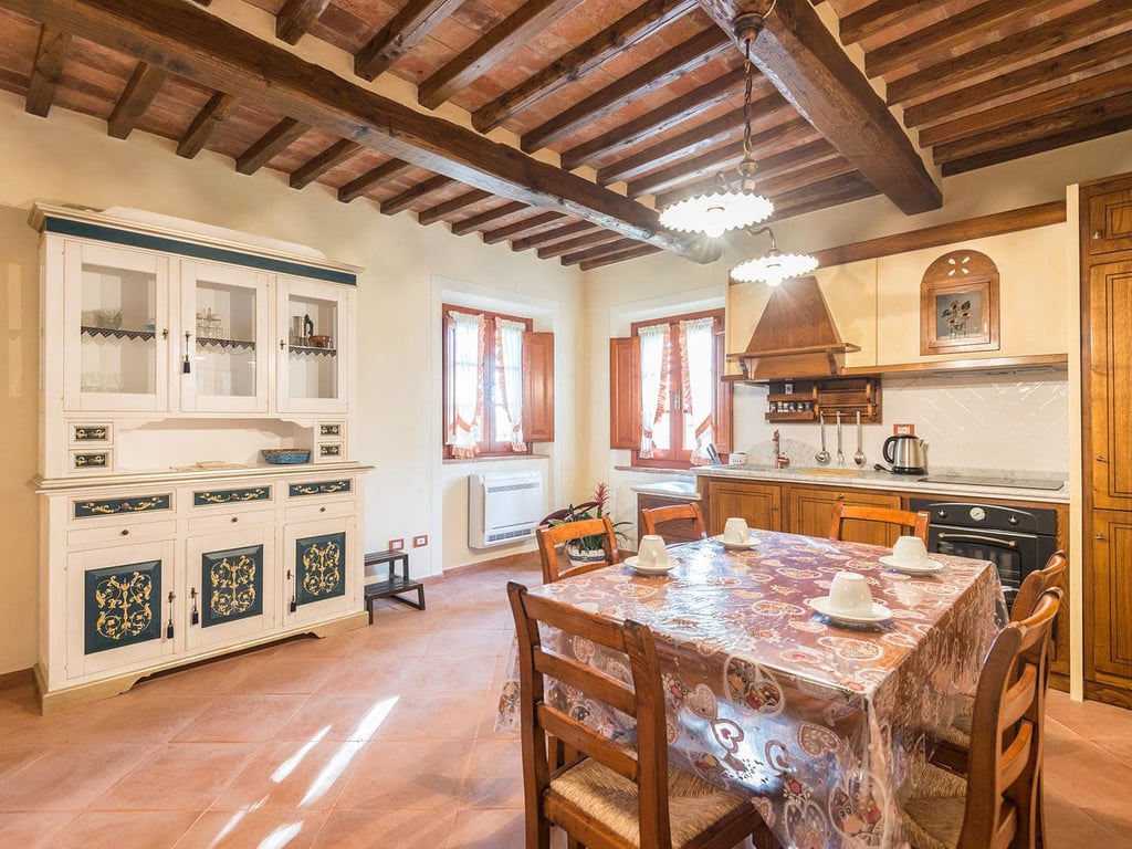 Celeste | Family apartment in a historic villa with shared pool