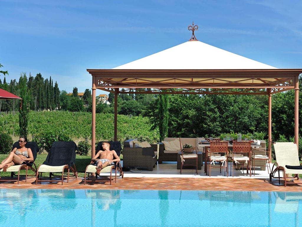 Villa Elisa | Contemporary Tuscan colonica and pool