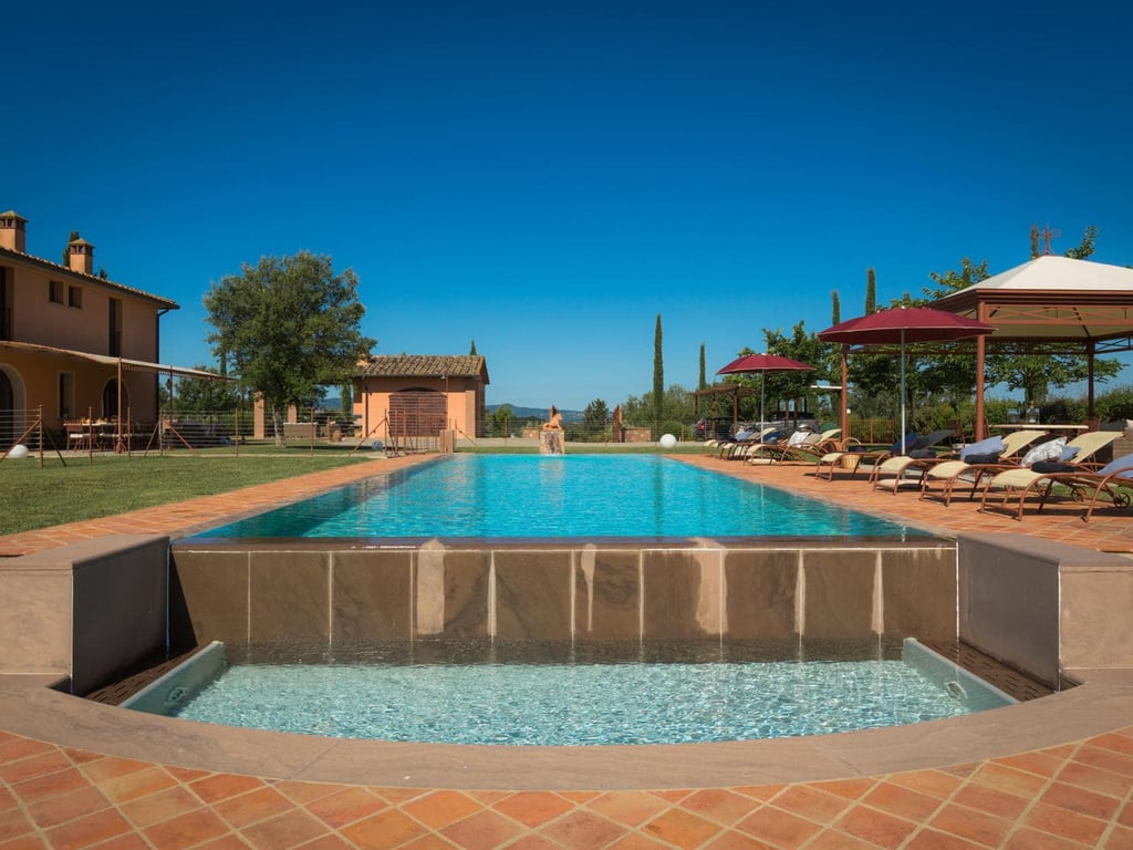 Villa Elisa | Contemporary Tuscan colonica and pool