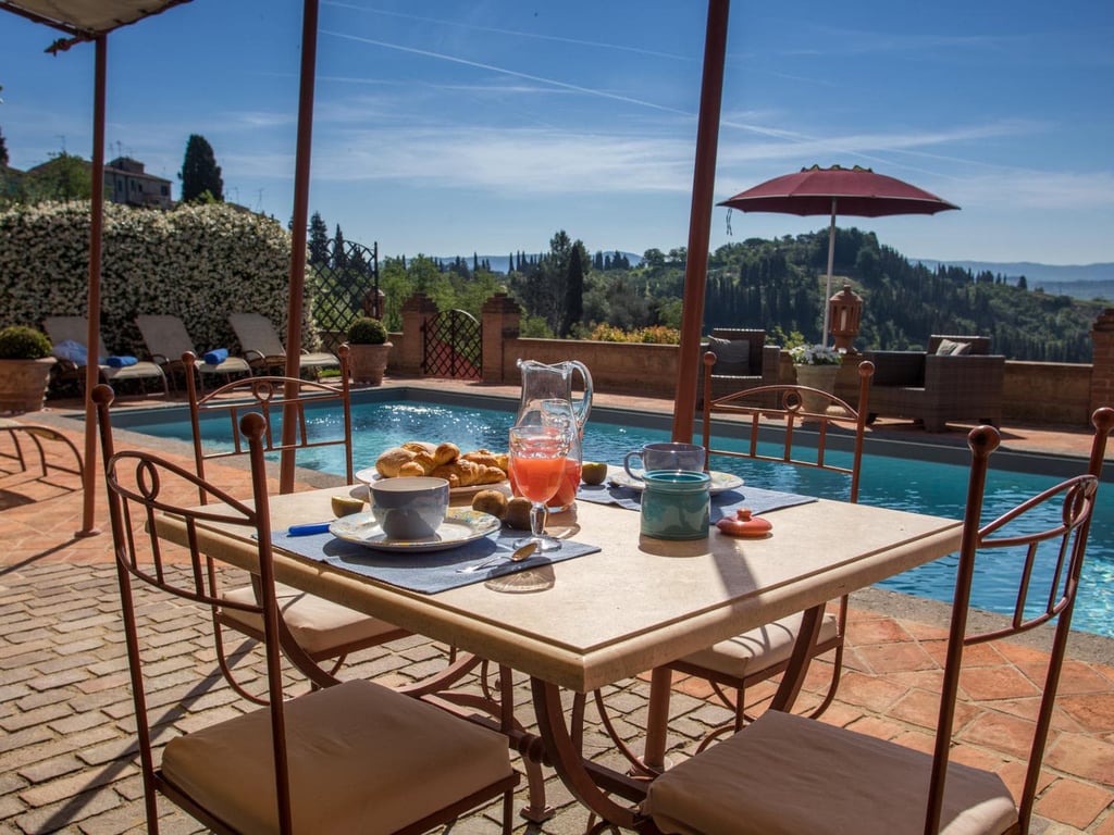 Glicine | Villa and pool in a small Tuscan village
